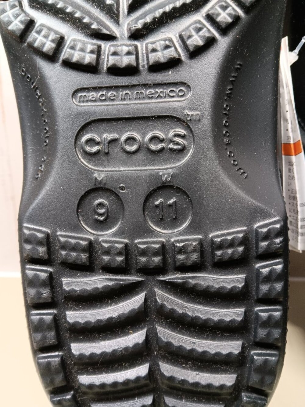 Crocs Mens 9/ Womens 11 Black Classic Brand New with Original Bag - Picture 6 of 7